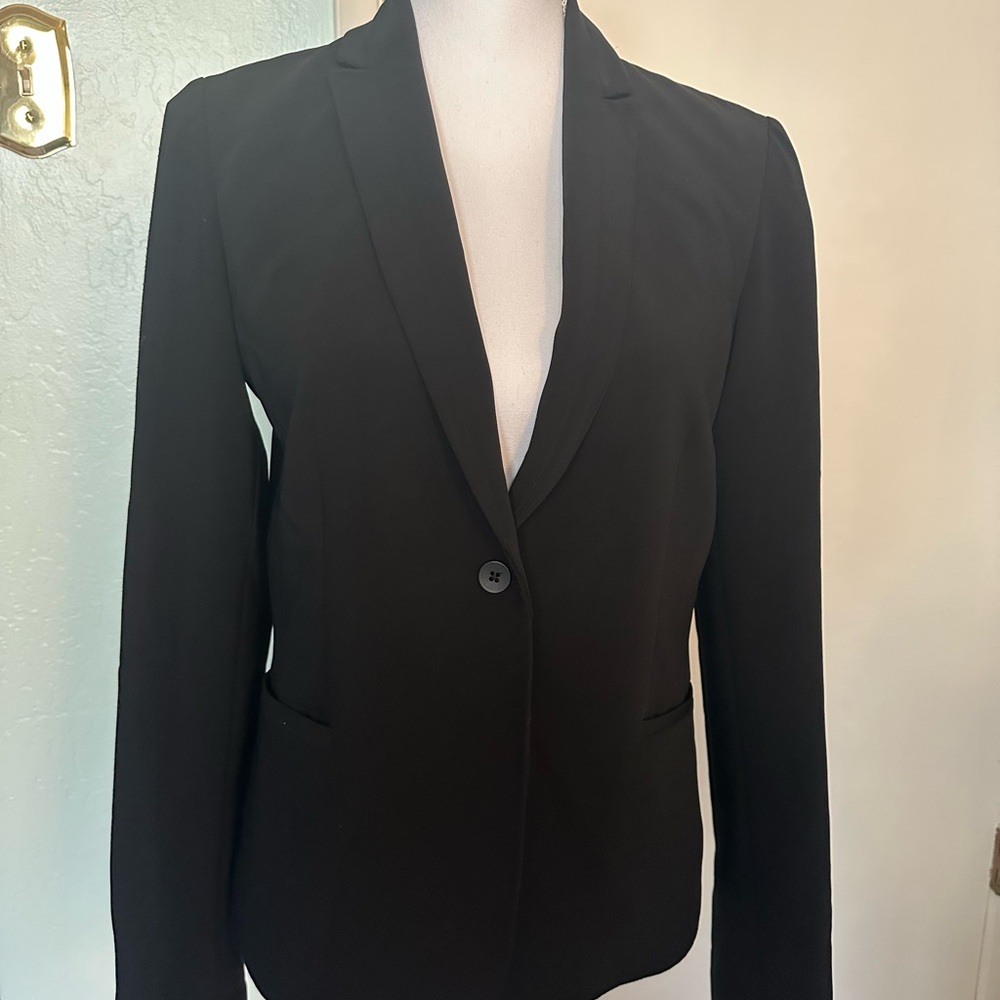 Tahari Black Blazer with Notched Lapels and Tailored Fit